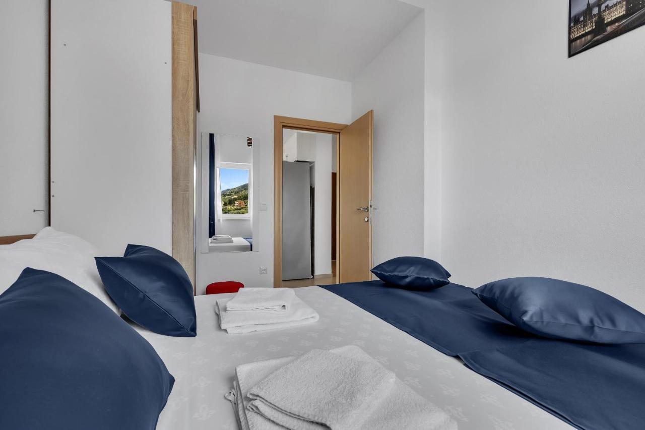 Apartments Lujnovic Makarska Exteriör bild