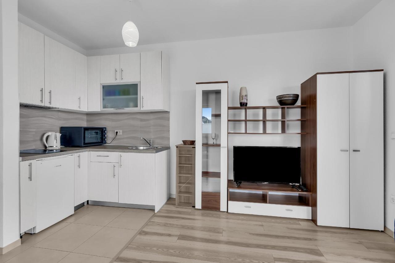 Apartments Lujnovic Makarska Exteriör bild