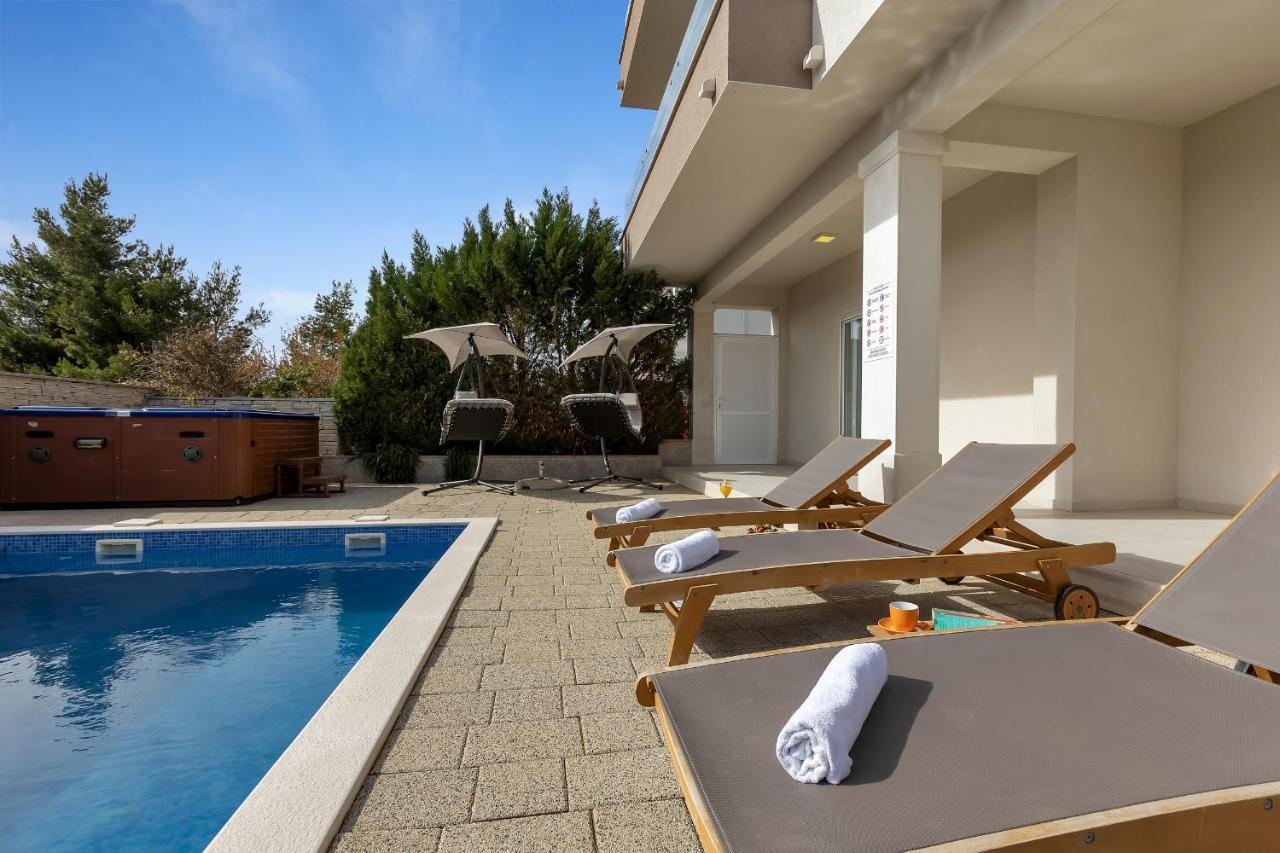 Apartments Lujnovic Makarska Exteriör bild