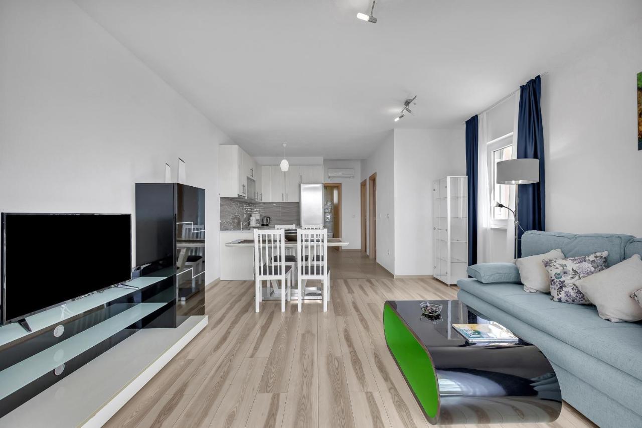 Apartments Lujnovic Makarska Exteriör bild
